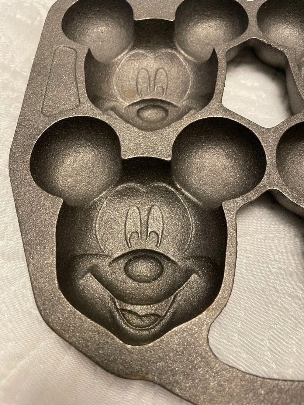 Vintage Tag Attached WALT DISNEY WORLD AT HOME Cast Iron Muffin Pan Collectible